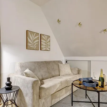 529 Lowendal Apartment